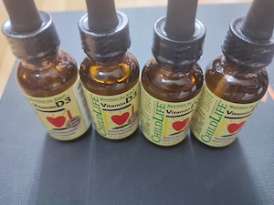 Vand 4 sticlute de vitamina d3