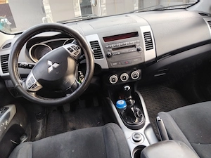 Mitubisi outlander 