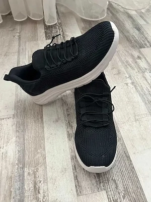 Adidasi sport negri Primark