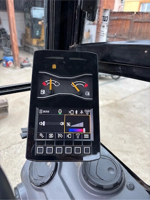 vand miniexcavator cat 1.6 - imagine 2