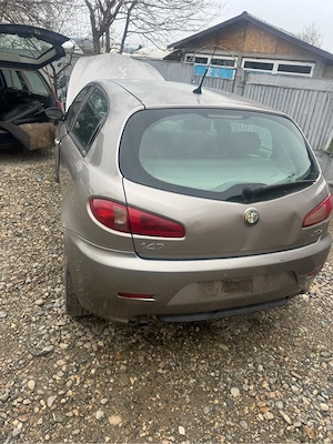 dezmembrez alfa Romeo - imagine 3