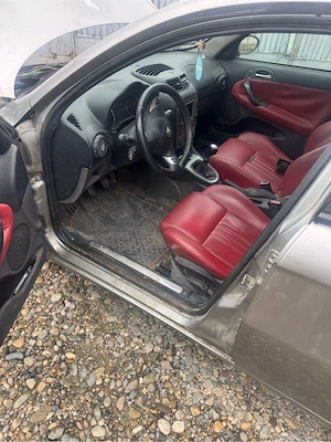dezmembrez alfa Romeo - imagine 2