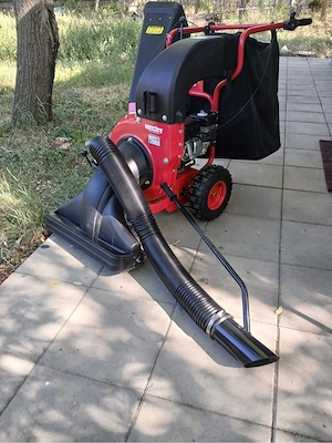 Tocator si aspirator de crengi pe benzina