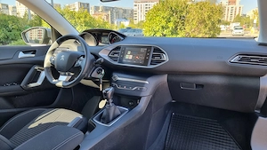 Peugeot 308, benzina 110 CP, AN 2020 - imagine 9