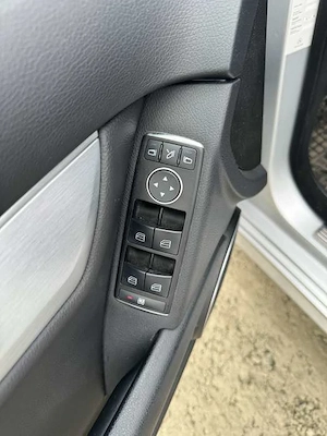 Mercedes C180 2011 - imagine 5