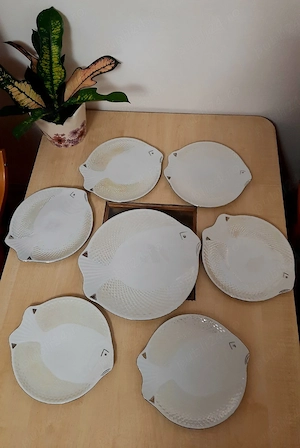 Vand set farfurii pentru pește sau aperitive