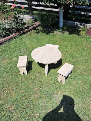 De vânzare masa scaunele.Cine dorește să sunați 