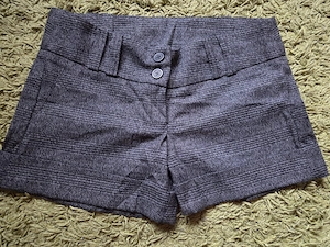 Pantaloni scurti din lana