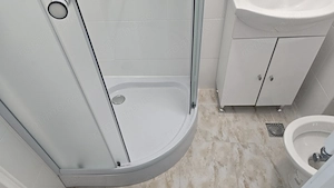 Inchiriez spatiu in Deva, zona Spitalul Judetean, suprafata utila 20 mp, compus din camera, baie si  - imagine 6