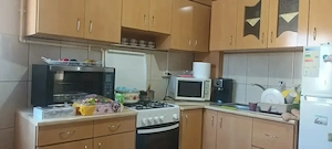 Mobila bucatarie cu masa și scaune