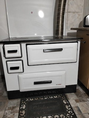 sobă de gătit pe lemne stare foarte buna 