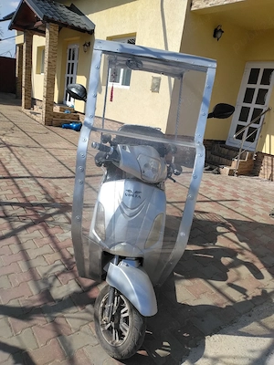 vând tricicletă electrică 