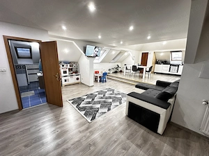 Apartament   mansarda de vanzare la curte comuna