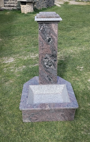 Cișmea de grădină din granit