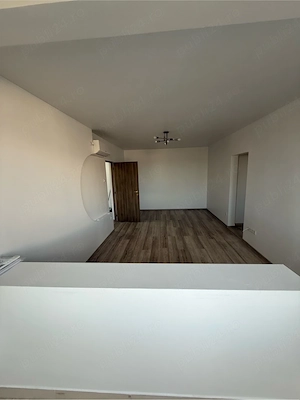 Apartament 3 camere  de vanzare - imagine 2