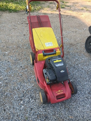 Masini de tuns gazon 