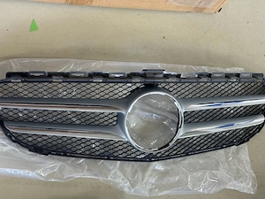 Vând grila Mercedes C w205 - imagine 2