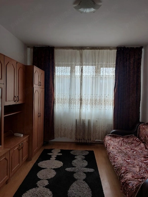 Garsoniera de închiriat-zona Tractoru