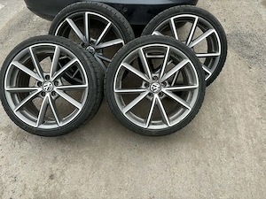 Vând jante originale VW aliaj PRETORIA ,R19 cu anvelope sport in stare bună ,8 J ET 49 - imagine 4