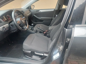 VÂND  Vw Jetta 1,6 tdi, An 2012 - imagine 5