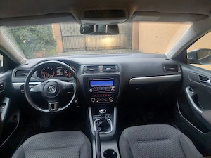 VÂND  Vw Jetta 1,6 tdi, An 2012 - imagine 9