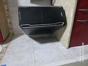 Vând un calculator gaming cu procesor Intel Core I7 6700K Quad core 8 fire memorie ram 8gb DDR4