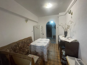 B-dul Traian, decomandat, balcon mare, BCA, izolat exterior,etaj 4 din 8, pret 78.000 euro - imagine 2