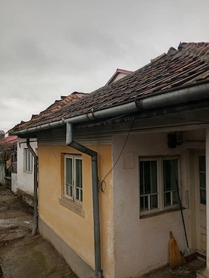 Brestei casă bătrânească cu teren 240mp ,zona bună,aproape de Profi și de biserică 