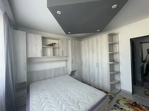 B-dul Decebal,2 camere decomandat,balcon inchis, mobilat si utilat lux, 300 euro negociabil - imagine 4