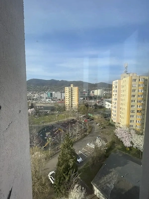 B-dul Decebal,2 camere decomandat,balcon inchis, mobilat si utilat lux, 300 euro negociabil - imagine 8