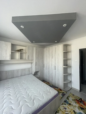 B-dul Decebal,2 camere decomandat,balcon inchis, mobilat si utilat lux, 300 euro negociabil - imagine 6