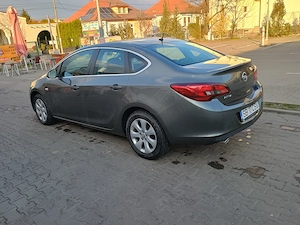 Opel Astra 1.4 ECOTEC Turbo Enjoy Custom Impecabila - imagine 2