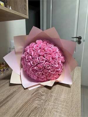 buchet roz de trandafiri