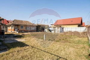 Casă cu teren generos la colț de intersecție - cartier Poiana - imagine 2