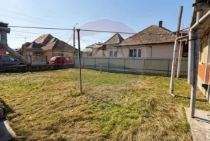 Casă cu teren generos la colț de intersecție - cartier Poiana - imagine 9