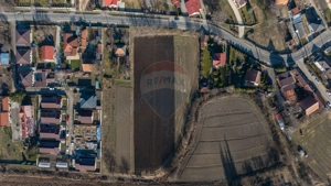 Teren intravilan 9.000 mp pentru dezvoltare rezidențială sau mixtă - imagine 11