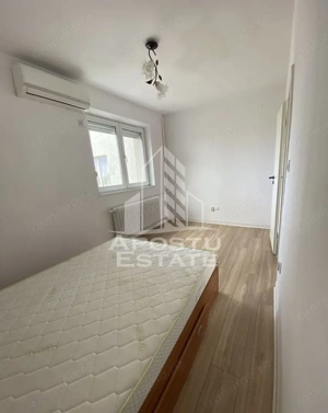 Apartament cu 3 camere, etaj intermediar, zona  Spitalul judetean