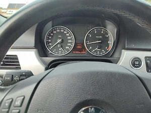 Bmw E90 318i 2.0  2011  - imagine 5