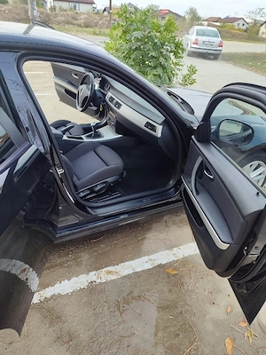 Bmw E90 318i 2.0  2011  - imagine 8