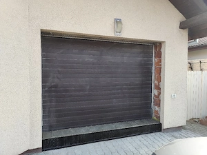 Ușa de garaj automatizat 