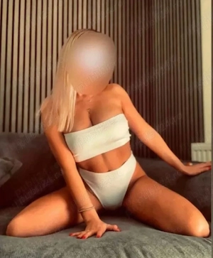 Blonda micuța 18 ani - imagine 2