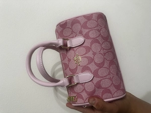 Genti the coach, noi, cu eticheta la preturi promotionale