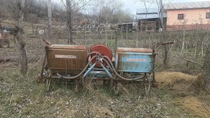 Vând semănătoare monosem 4 rânduri 