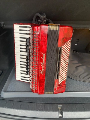 Vand doua acordeoane clasice