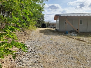 teren intravilan langa padure - imagine 2