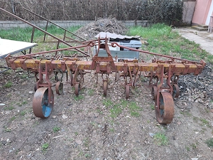 Prasitoare pentru tractor, cu 5 secții, fabricată la Azoma.