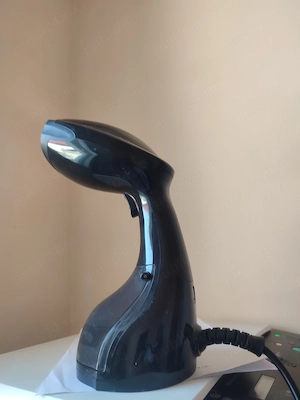 Aparat cu aburi pentru călcat rufe.