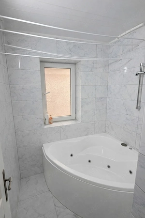 Apartament cu 3 camere Bld.M.Eminescu,etaj 3 - imagine 2