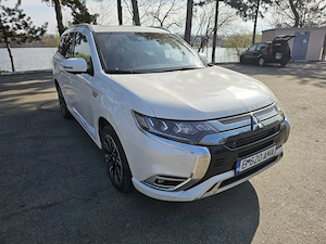 Mitsubishi Outlander PHEV InStyle+ Facelift 2019 MAXIM Dotat TVA deductibil Parcare gratis - imagine 3