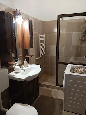 Inchiriez apt 2 camere 